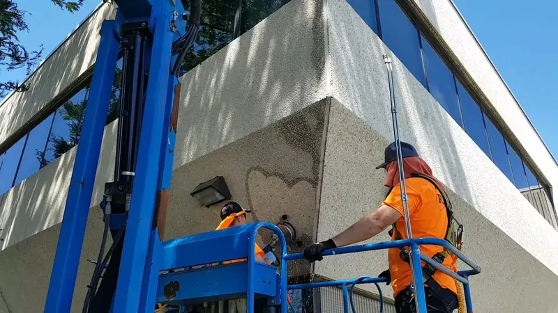 Video still: Aggregate cleaning